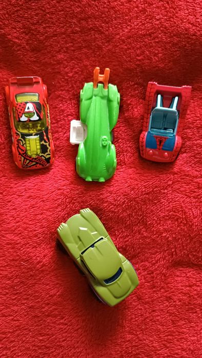 Машинки Hot Wheels.