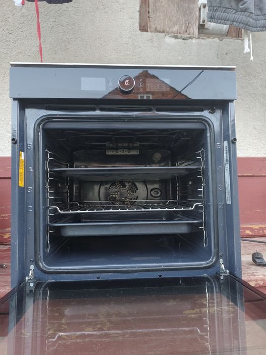 Продам електро духовку Whirlpool .