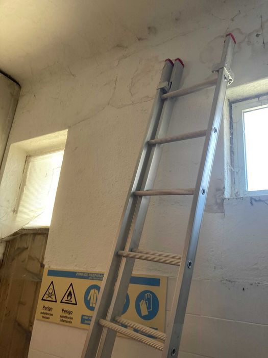 Escada em alumínio 2x3m 6 metros.