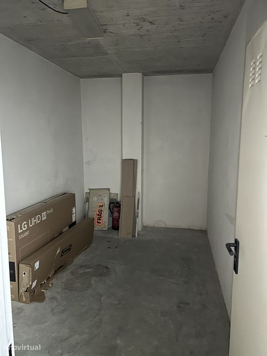 Apartamento T2 com Varanda e Garagem em Aveiro