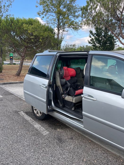 Carrinha Peugeot 807 2.2 HDI NAVTEQ - 7 lugares