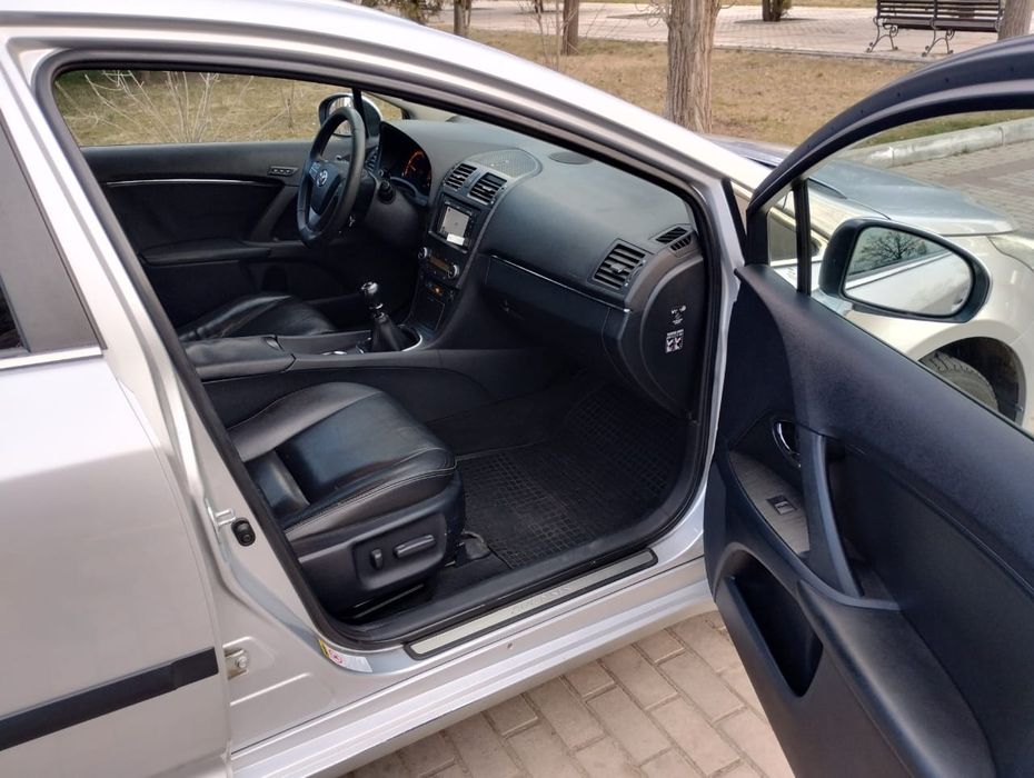 Автомобиль Toyota Avensis