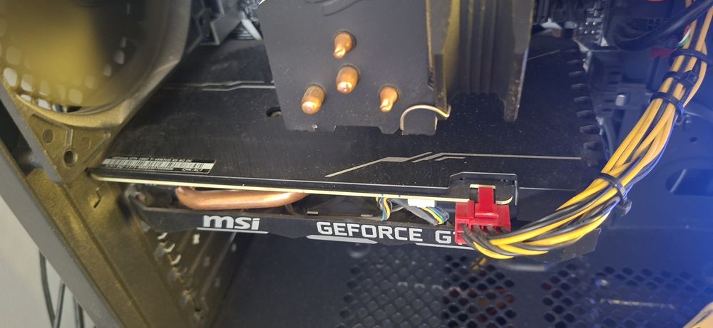 Sprzedam komputer do gier  – i5 9600KF / GTX 1660 Ti / 16GB RAM / SSD