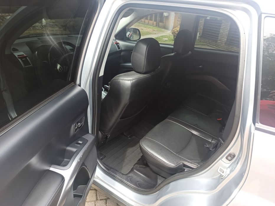 Mitsubishi Outlander XL