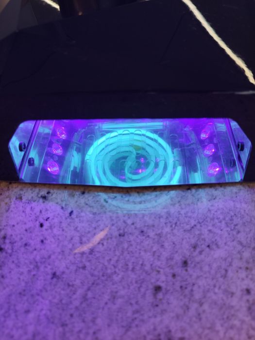 Lampa UV do paznokci z zasilaczem.