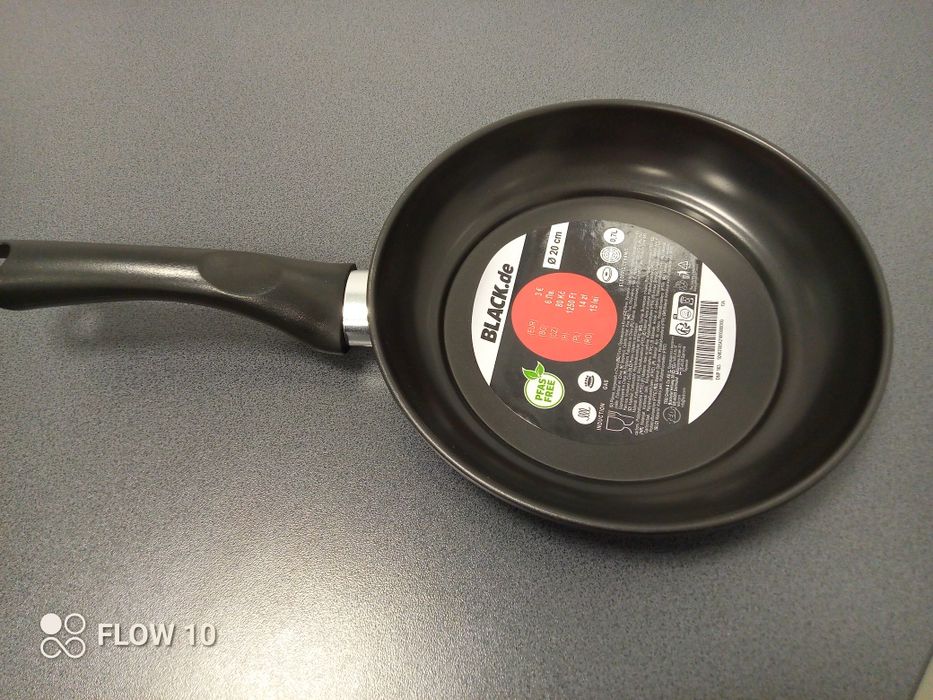 Patelnia nowa z metką