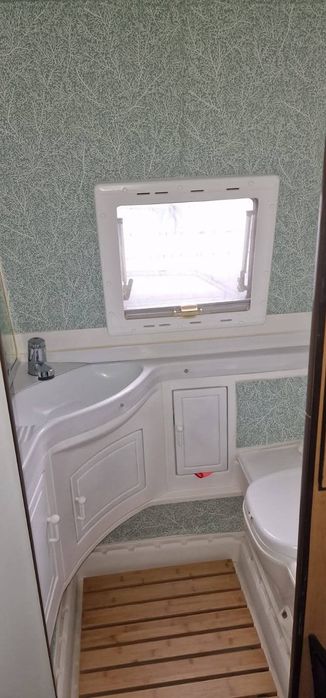 Autocaravana Excelente Oportunidade
- 2 paineis solares novos de 130w