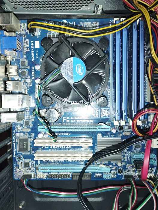 Материнська плата Gigabyte GA-B75M-D3N