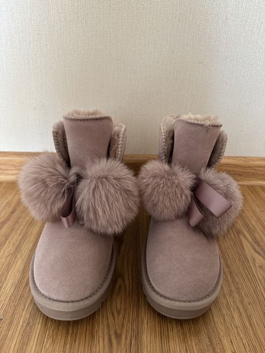 Продам зимове взуття UGG
