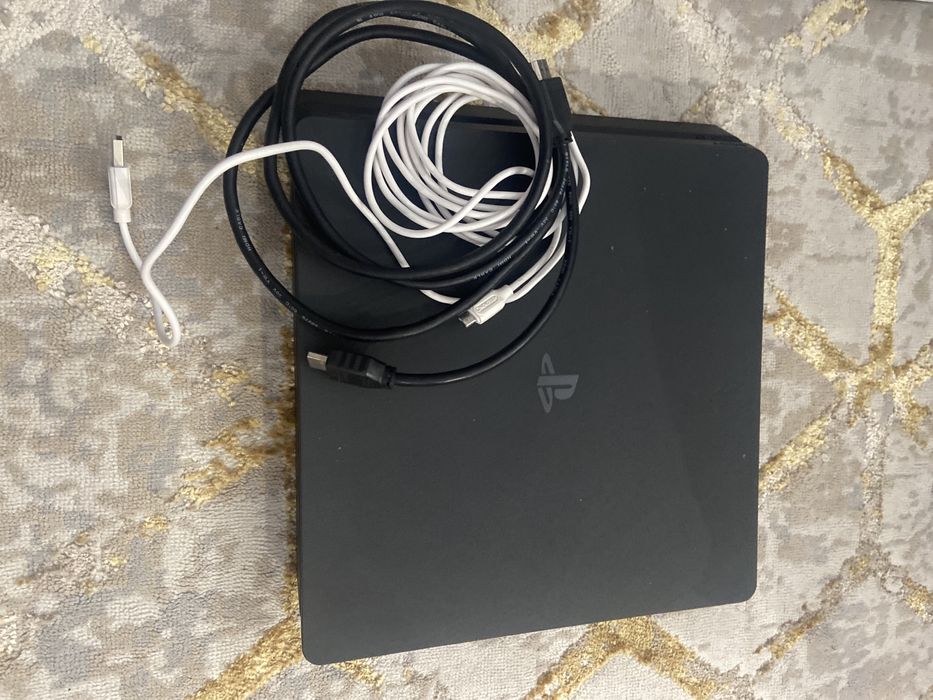 VENDO PS 4 1T +3 comandos •14 jogos+cabo Hdmi