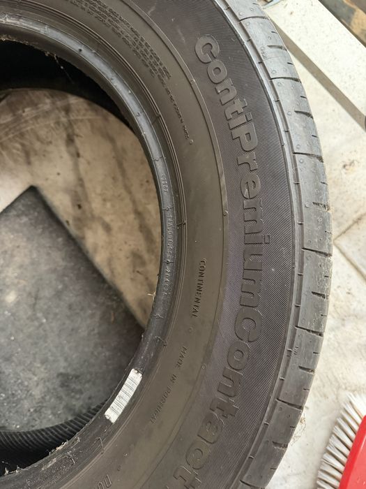 Dois Pneus Coninental 215/60 R16