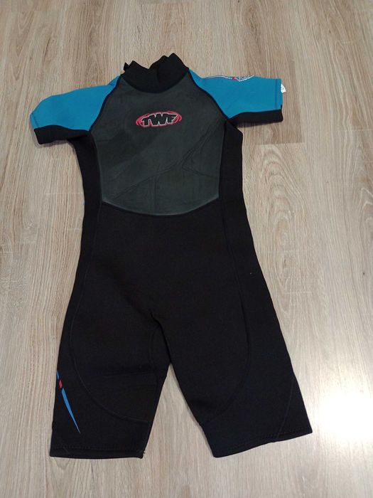 Nowa pianka neoprenowa do pływania 3 mm TWF rozmiar K14 na 12-13 lat