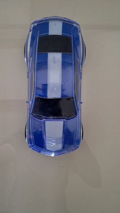 Chevrolet świecący samochód