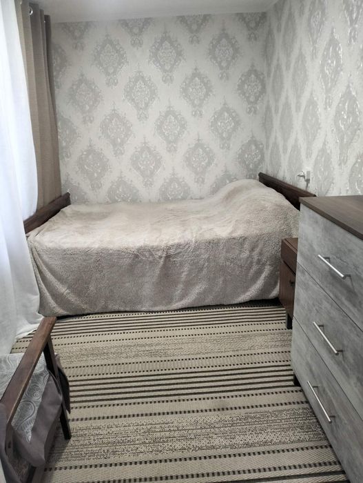 Здається подобово будиночок (не для св'яткувань). Тільки проживання.