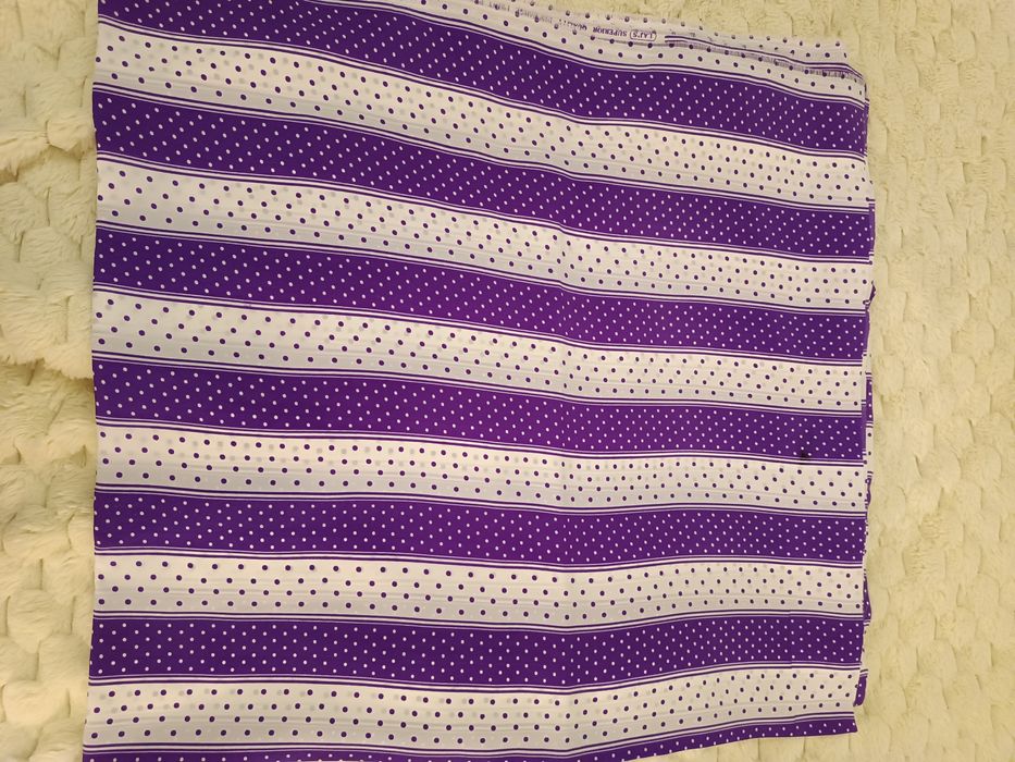 Kupon materiału w pasy i groszki