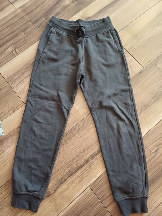 2 pary dresów, spodnie dresowe 134