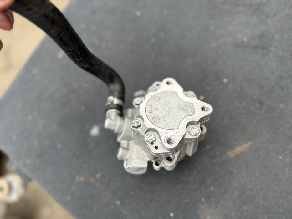 Насос Гур Audi A6C5 Passat B5 гур 4B0145155R насос