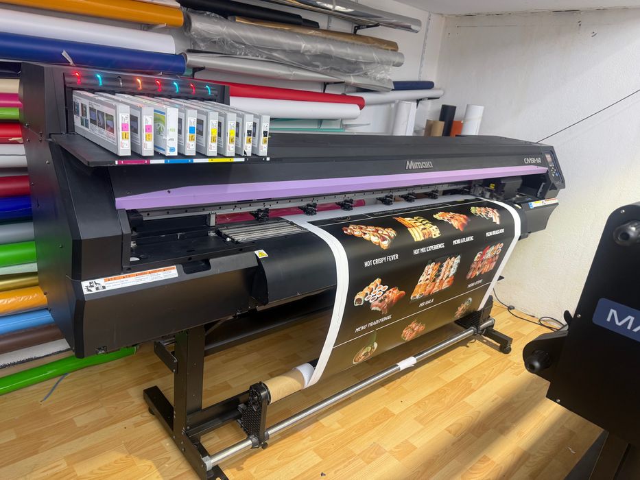 Mimaki CJV150-160 - Plotter de impressão e corte A trabalhar todos os dias
