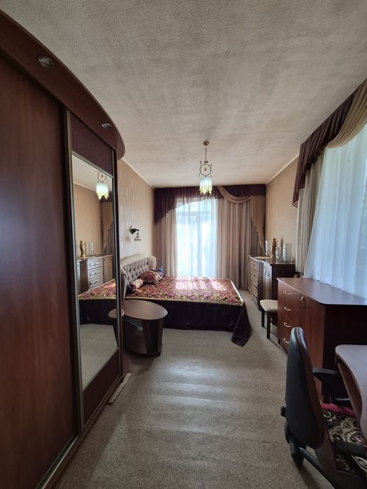 Продам 2х к.кв   101м2   2/5 вул.Арсеничева