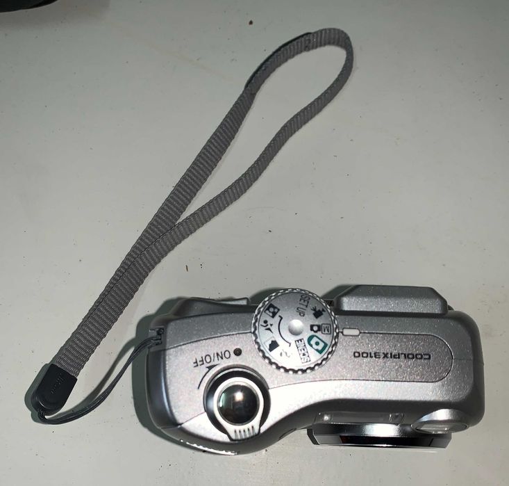 MÁQUINA FOTOGRÁFICA NIKON COOLPIX 3100