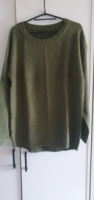 Sweterek ciemnozielony. Nowy