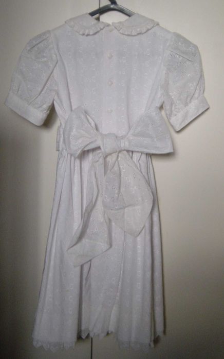 Vestido Comunhão/Cerimónia T 8A, todo em bordado inglês, marca MATERNA