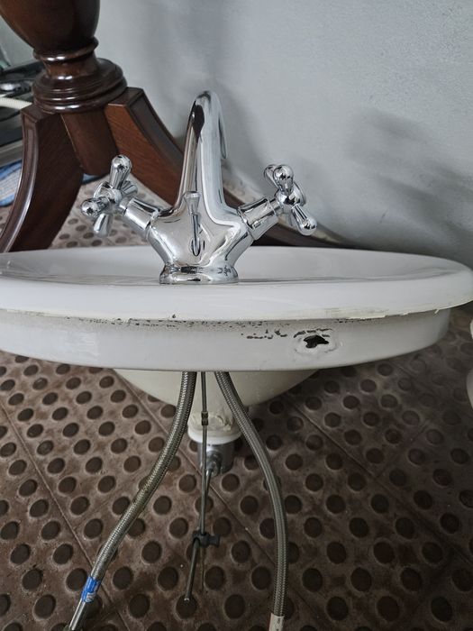 2 Roca Bathroom Washbasins431850460514897925