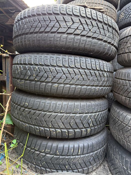 Komplet opon zimowych Pirelli SottoZero 3 215/65r16 98H
