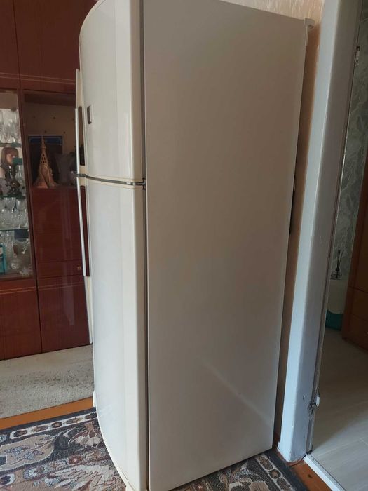 Продам холодильник Sharp под ремонт