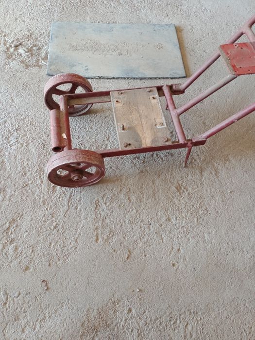 Wózek metalowy pod silnik