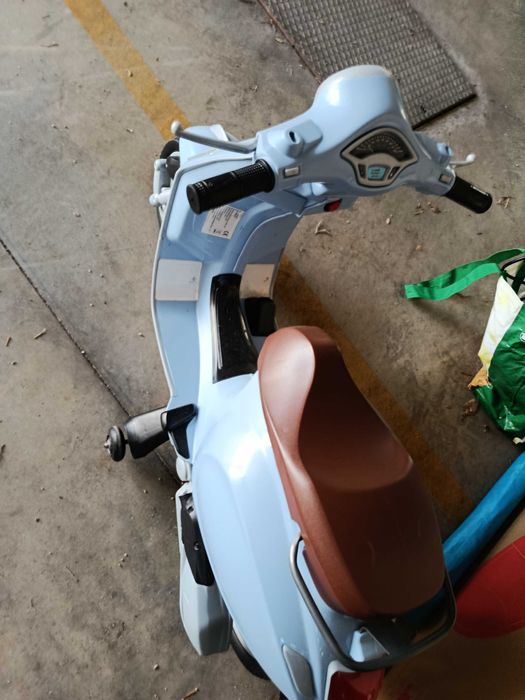 Mota criança eléctrica