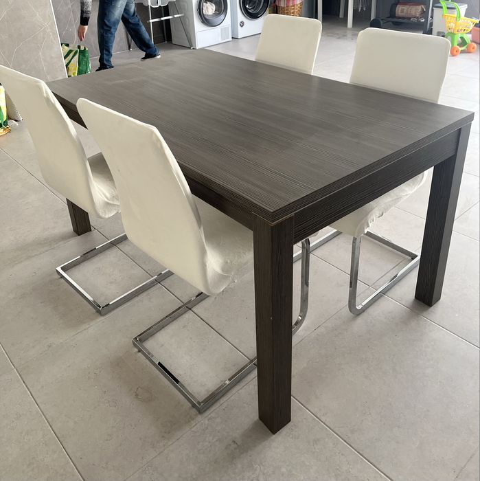 Mesa de jantar e 4 cadeiras Conforama