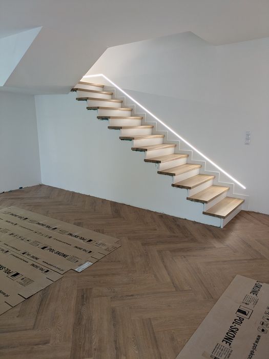 Schody drewniane balustrady