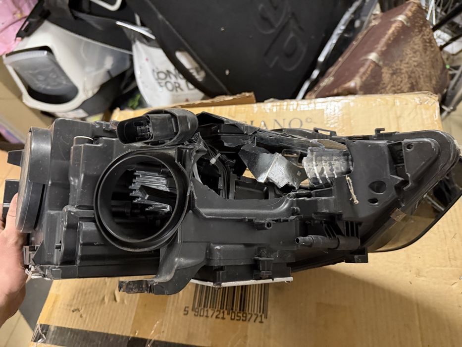 AUDI A4 S4 B8 12-16 lampa lewy przód uszkodzna