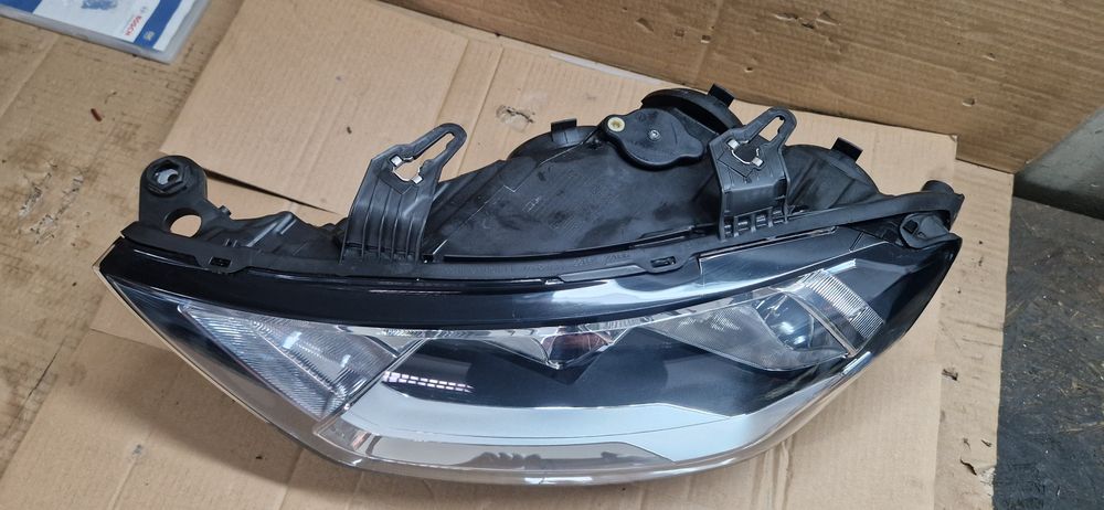 Lampa przód przednia lewa audi a1 II 82a