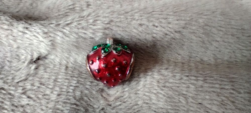 Charms truskawka