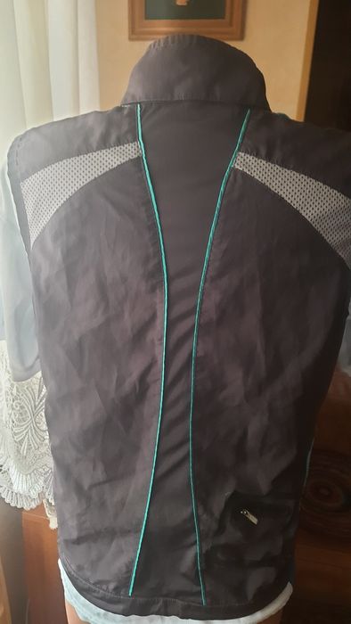 Жилет  Puma  фирменный