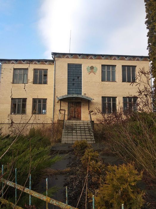 Нежитлова будівля 364,7 м2. 0.2 га, Нова Ушиця, квартал 1