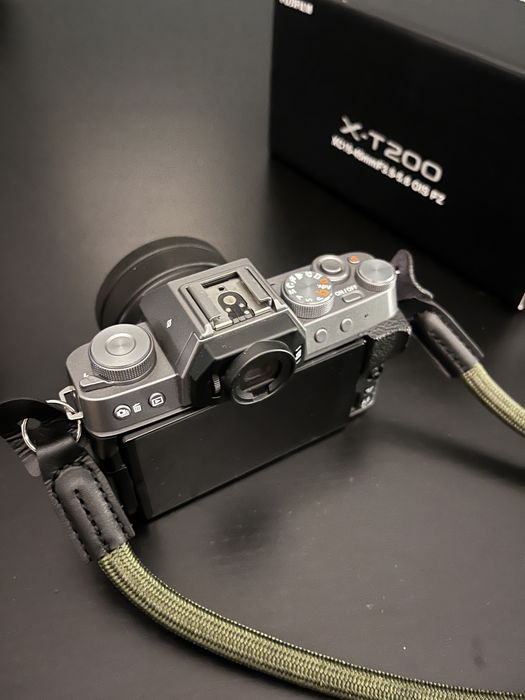 Fujifilm X-T200 Dark Silver com objetiva Fujinon XC 15-45mm f/3.5-5.6 OIS PZ.
