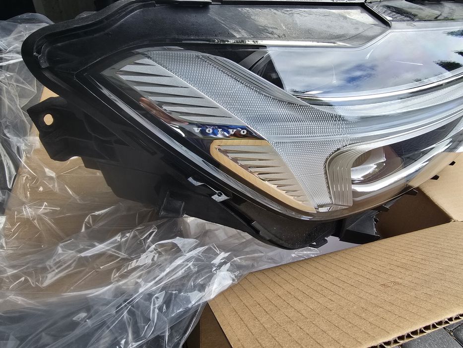 Reflektor prawy Volvo XC60 full led projekcyjny ruchomy