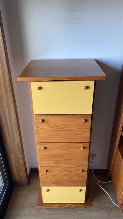 Mobilia em pinho - Quarto
