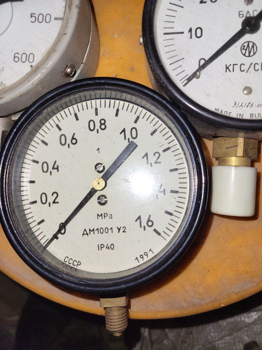 Продам манометр МТ 60 1.5, 2.0, 4.0а., МТП 100, на 16 и 60 атмосфер.
