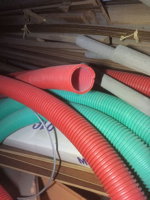 Manga corrugada vermelha e verde d-25