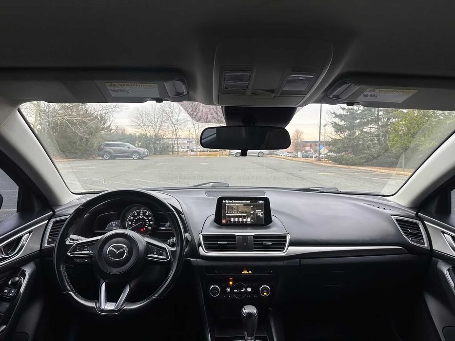 Mazda 3 Touring      2018