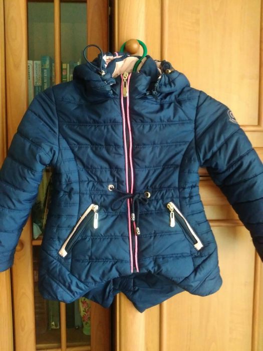 Демисезонная курточка на девочку