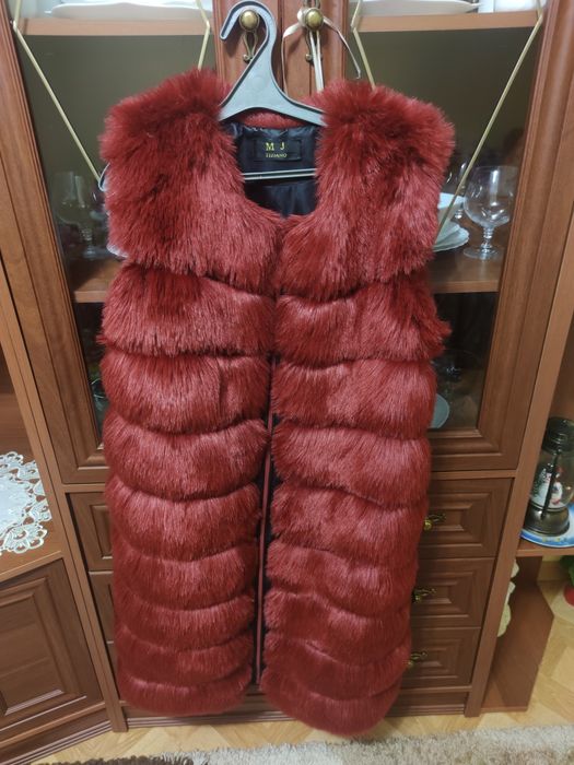 Жилетка хутряна. Колір бордо