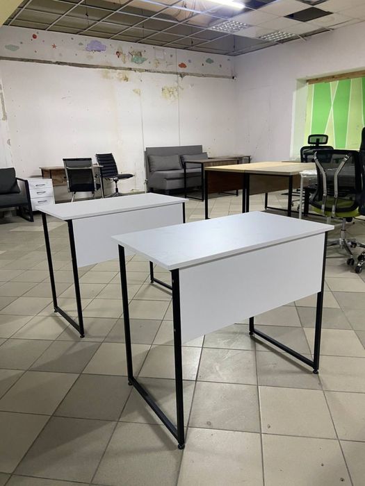 Стіл 140 на 70 , столи офісні , крісло , шафа , тумба