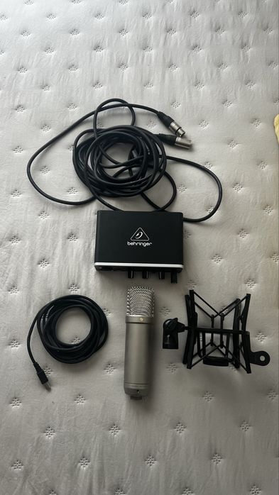 Microfone de estudio Rode NT1-A + braço de microfone + placa de so