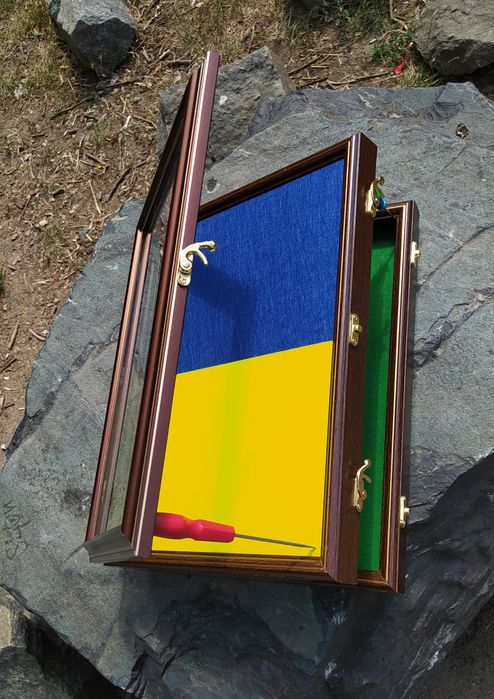 Рамка для медалей, орденів, шевронів на два відділи