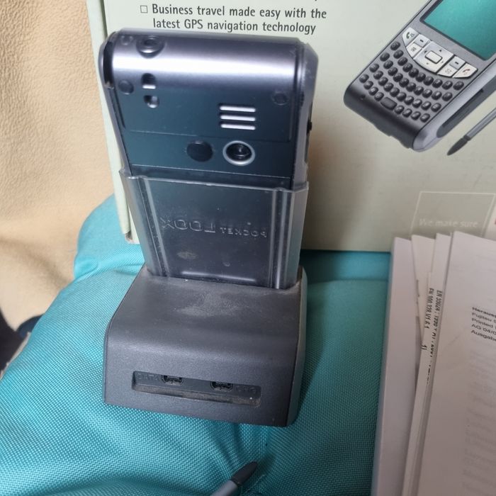 Fujitsu Siemens Pocket LOOX –  Zestaw BOX z Dokiem (Retro PDA)